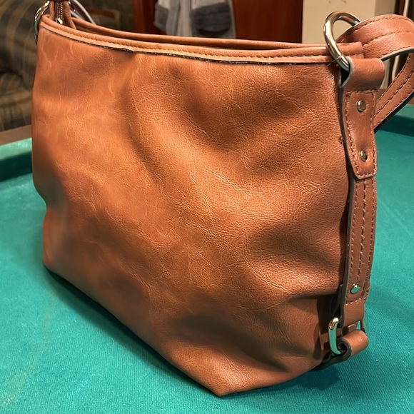 Rosetti zippered shoulder bag. Pebbled faux leather in camel brown. - Picture 2 of 3